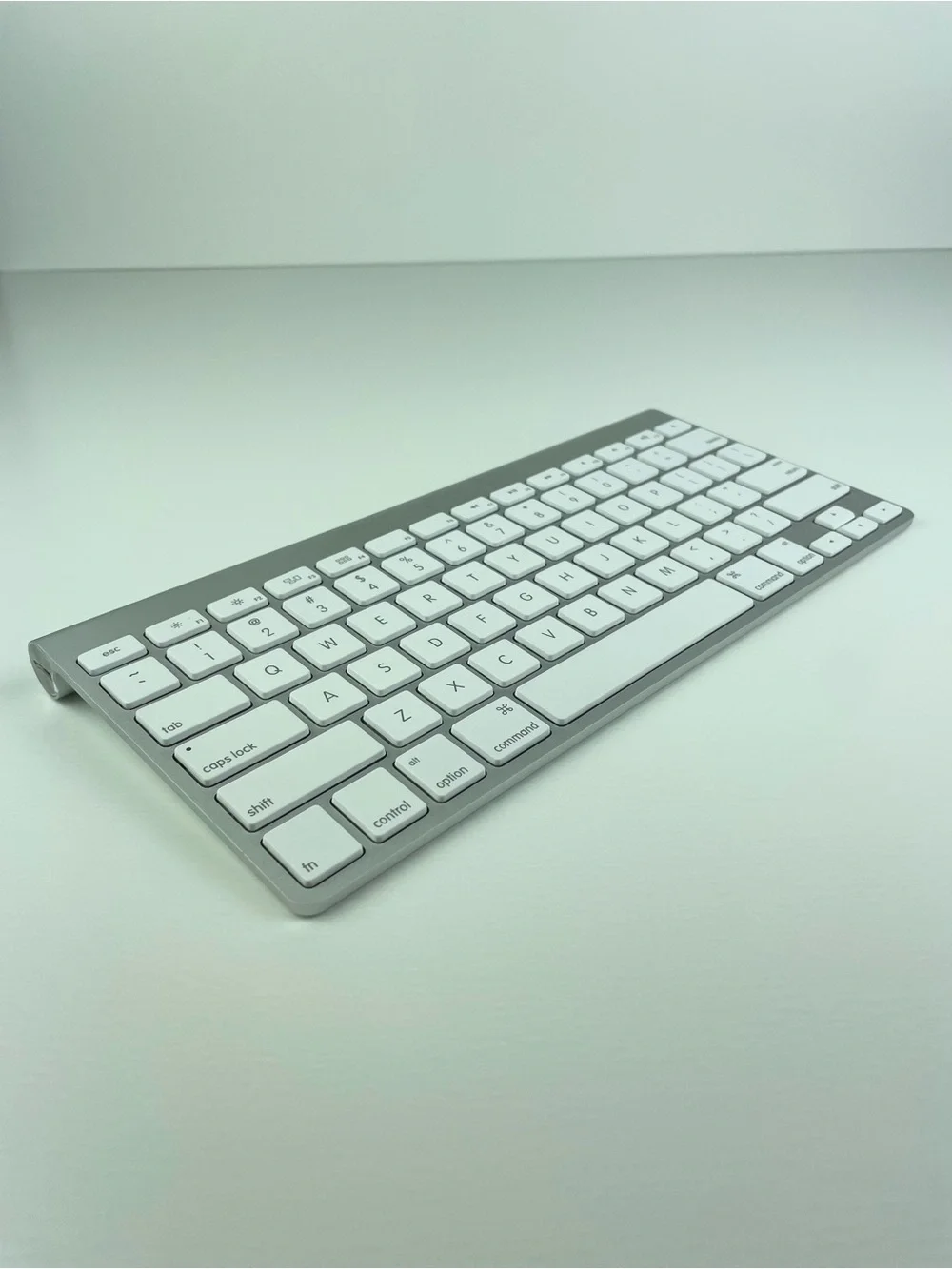 Apple Original Magic Wireless Keyboard (Model A1314) Bluetooth Silver White NWOT